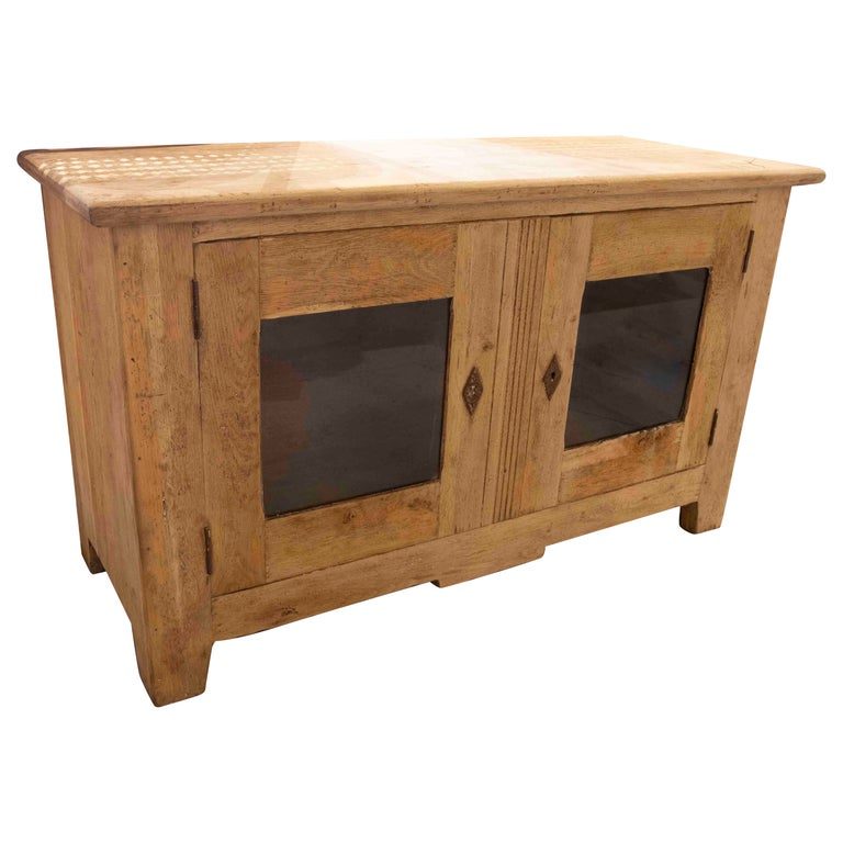 Aparador sencillo de madera lavada con dos puertas