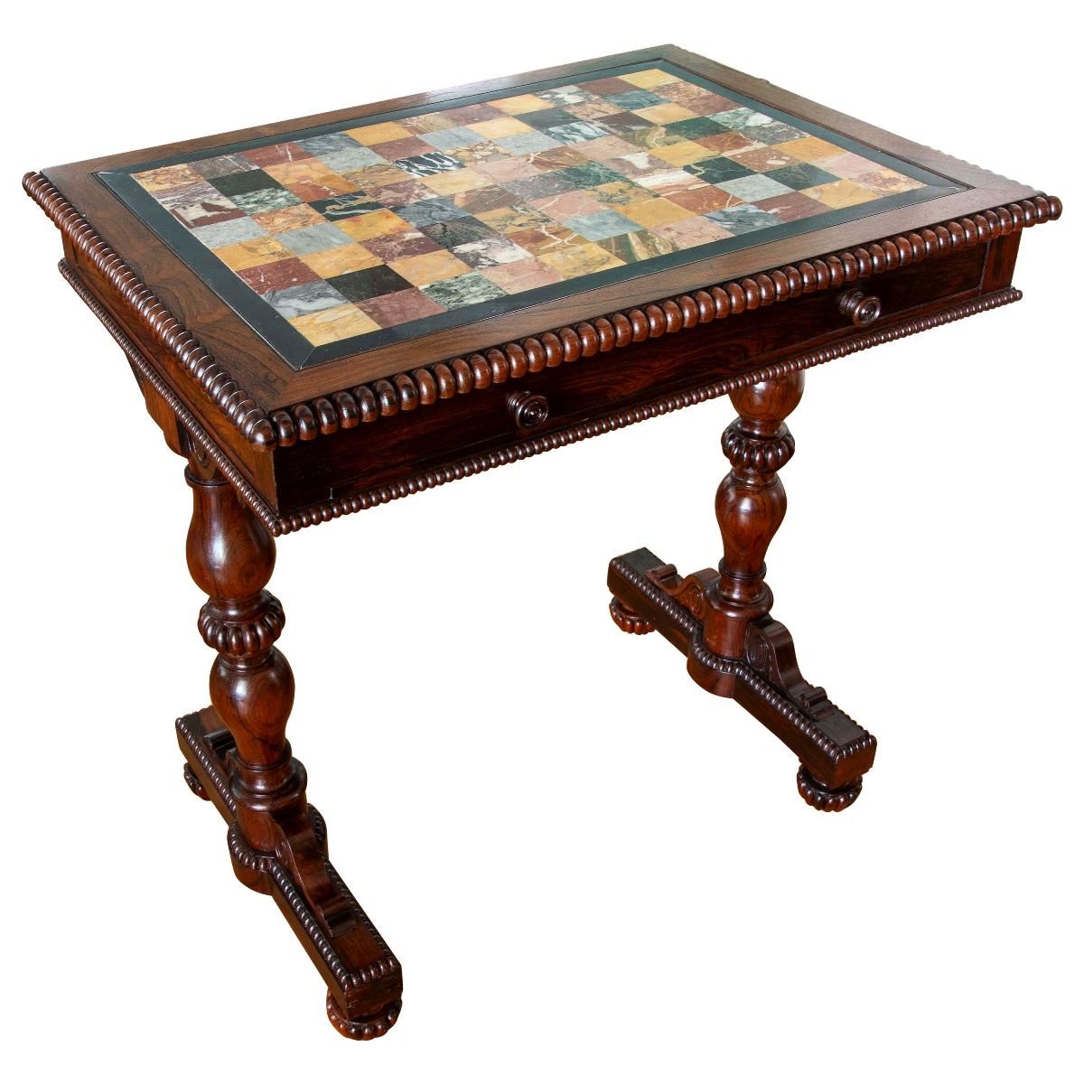 Mesa del siglo XIX de caoba y palo santo con tablero de piedras duras