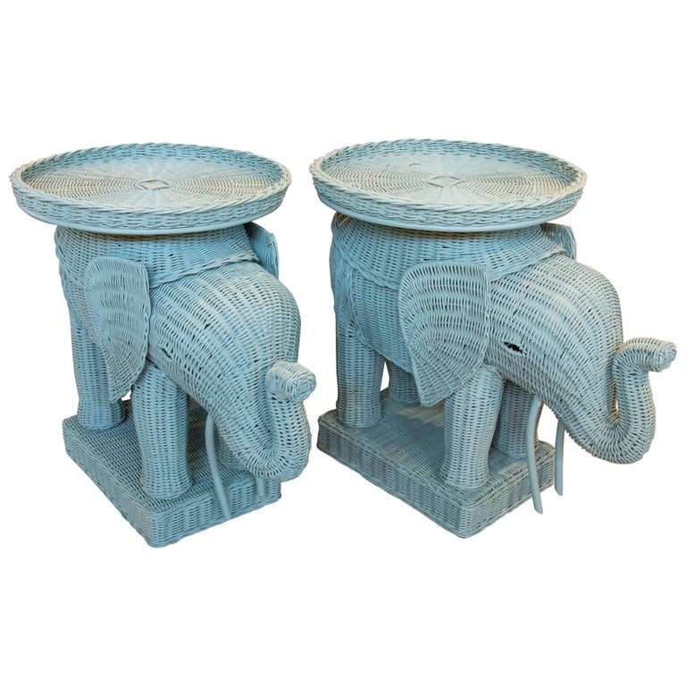 Pareja de mesas auxiliares con diseño de elefante en mimbre verde