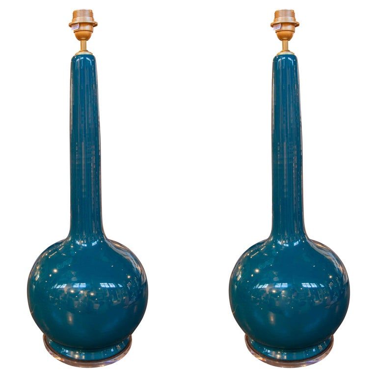 Pareja de lámparas de sobremesa de cerámica esmaltada azul petróleo.