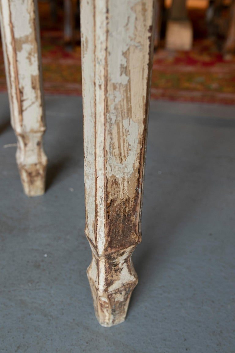 Pareja de mesas españolas de madera con jaspeado pintado a mano
