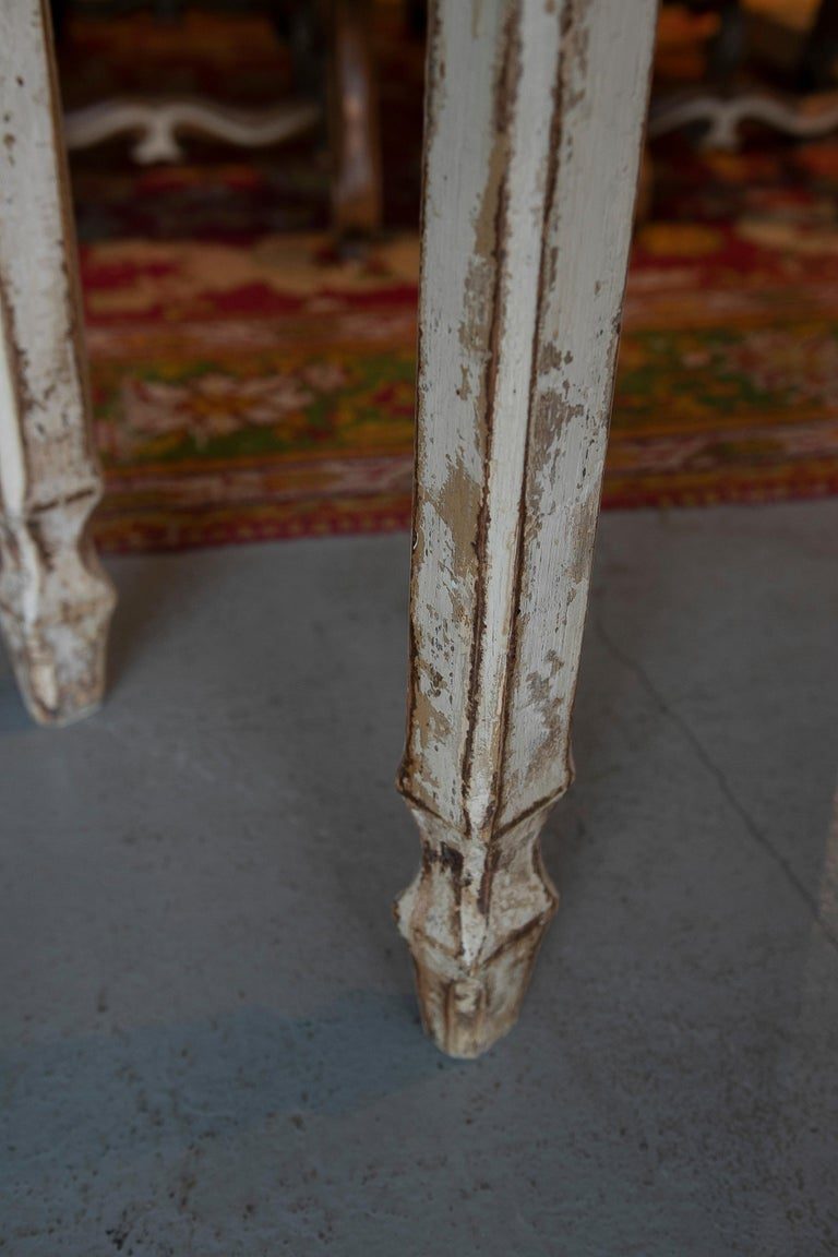 Pareja de mesas españolas de madera con jaspeado pintado a mano