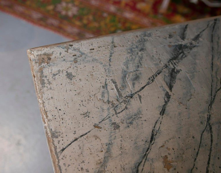 Pareja de mesas españolas de madera con jaspeado pintado a mano