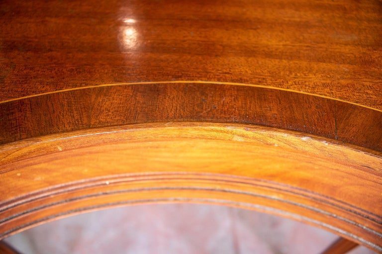 Mesa esquinera de caoba inglesa vintage de los años 70