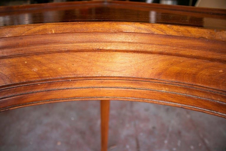 Mesa esquinera de caoba inglesa vintage de los años 70