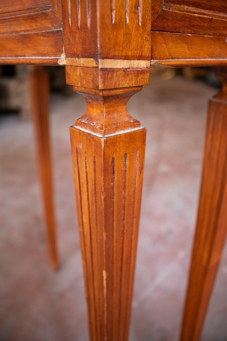 Mesa esquinera de caoba inglesa vintage de los años 70