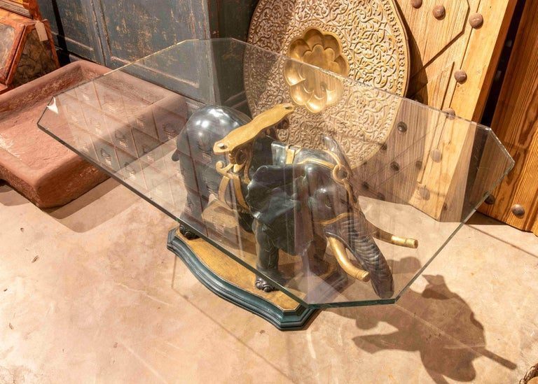 Mesa de café vintage de los años 70 con forma de elefante y tapa de cristal biselado, Italia