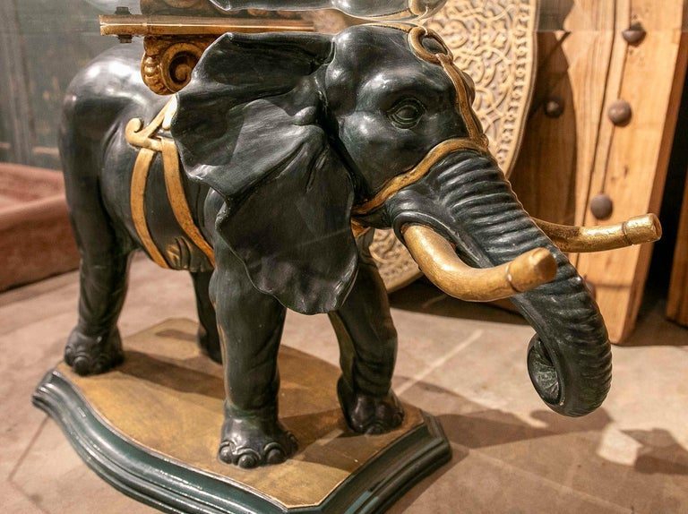 Mesa de café vintage de los años 70 con forma de elefante y tapa de cristal biselado, Italia
