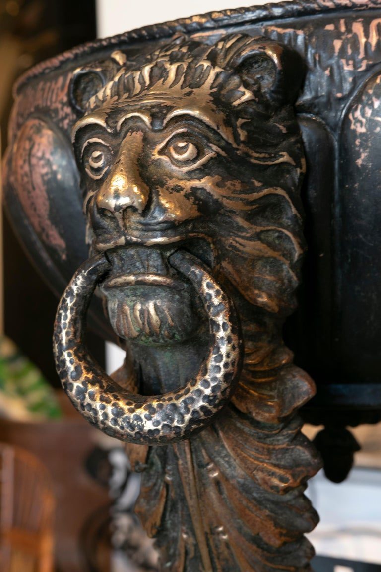 Lámpara de mesa de metal de los años 90 decorada con leones