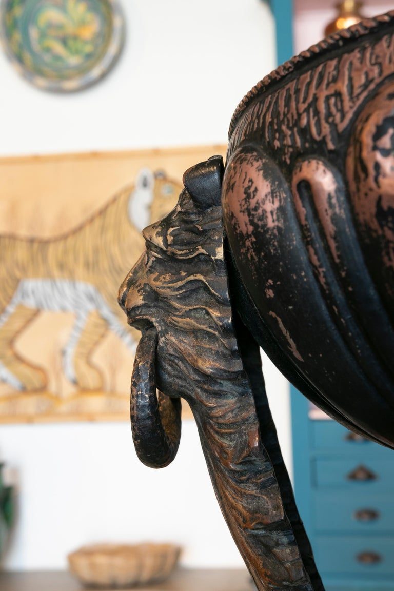 Lámpara de mesa de metal de los años 90 decorada con leones