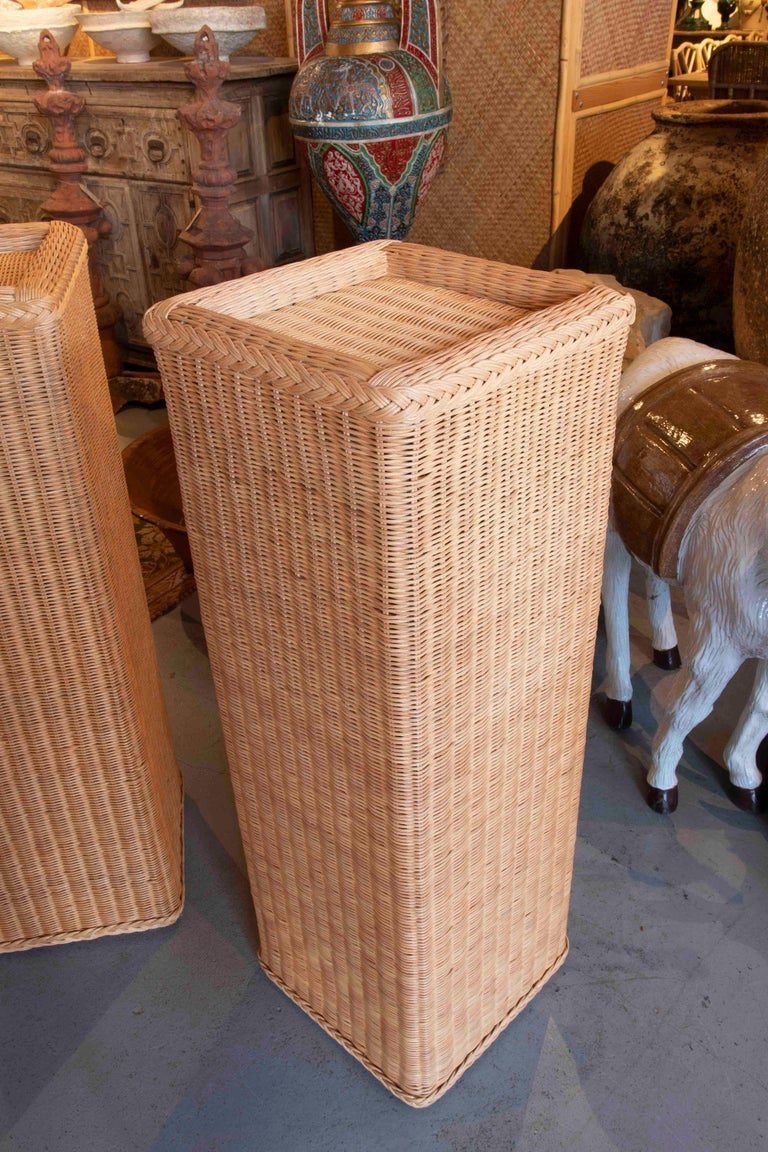 Par de copas de Mimbre Hechas a Mano con Bases Rectangulares y Estructura de Hierro
