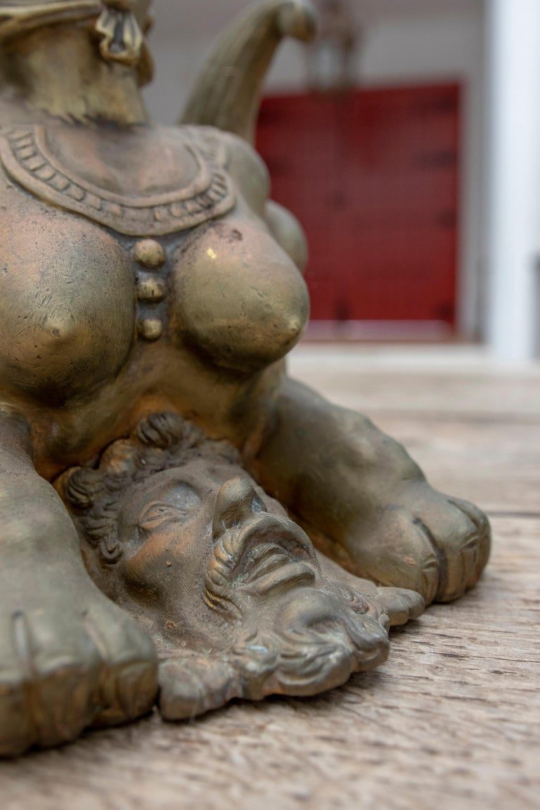 Pareja francesa del siglo XIX de morillos de bronce de personajes alados
