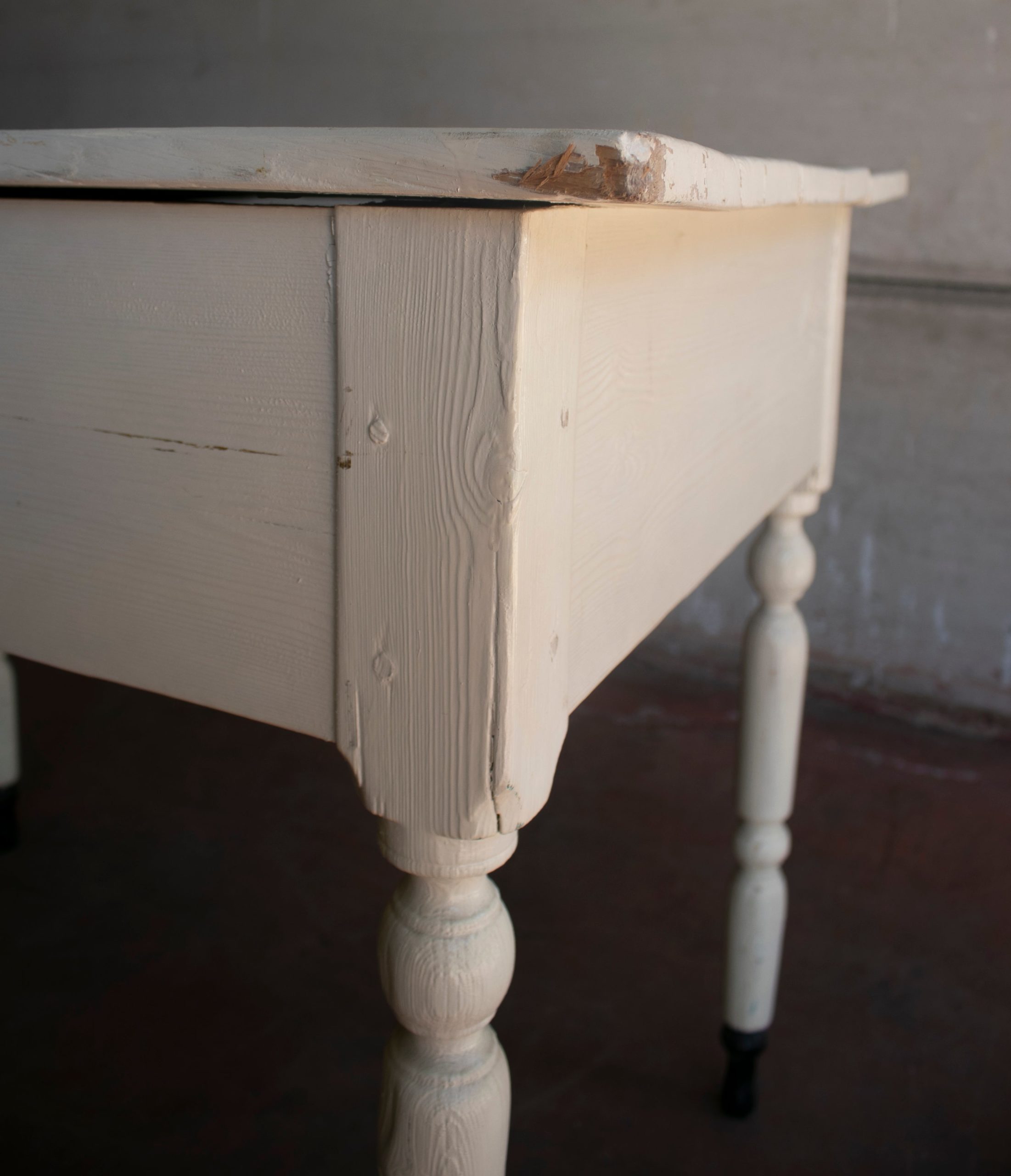 Mesa de Madera Blanca de Un Cajón de los Años 20