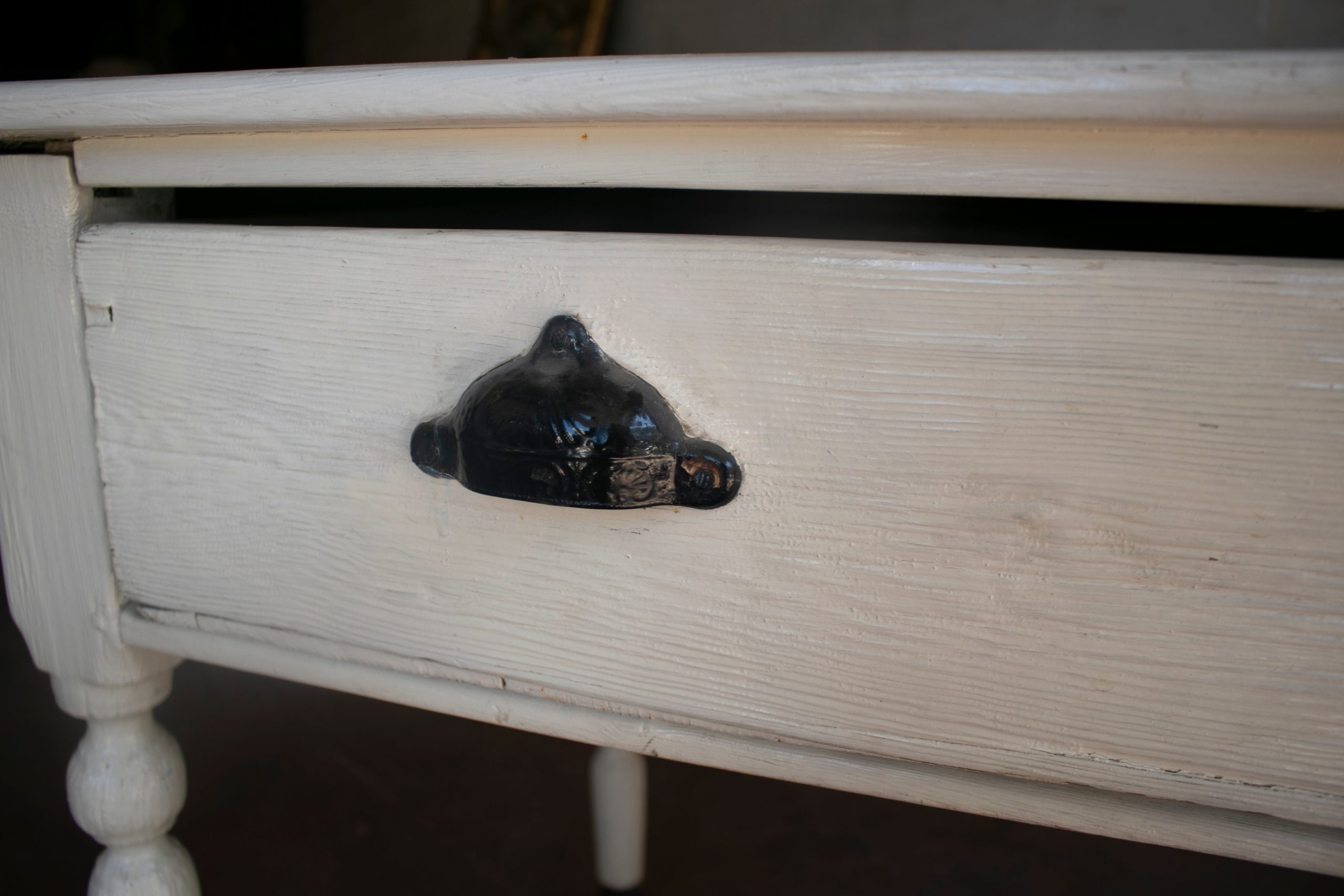 Mesa de Madera Blanca de Un Cajón de los Años 20