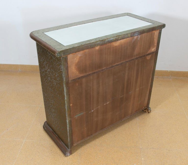 Cómoda de bronce y espejos firmada en los años 80
