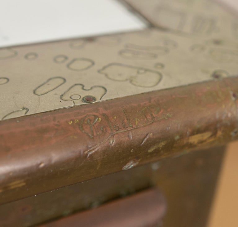 Cómoda de bronce y espejos firmada en los años 80