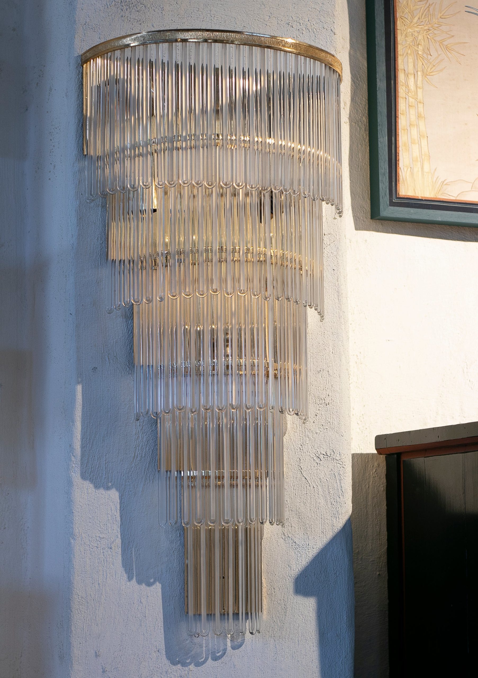 Aplique de Pared Italiana con Estructura de Bronce y Pantallas de Cristal, de los Años 70