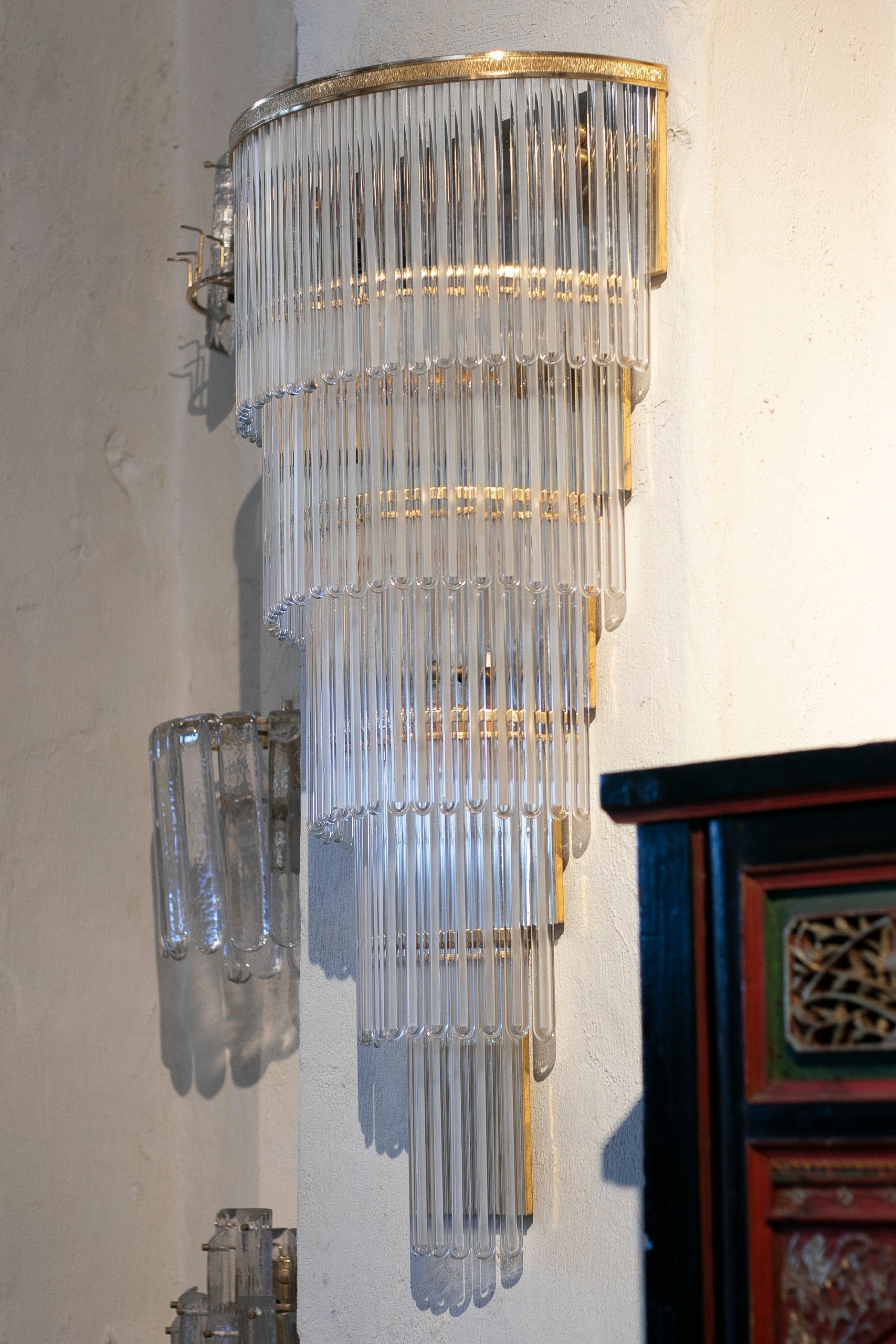 Aplique de Pared Italiana con Estructura de Bronce y Pantallas de Cristal, de los Años 70