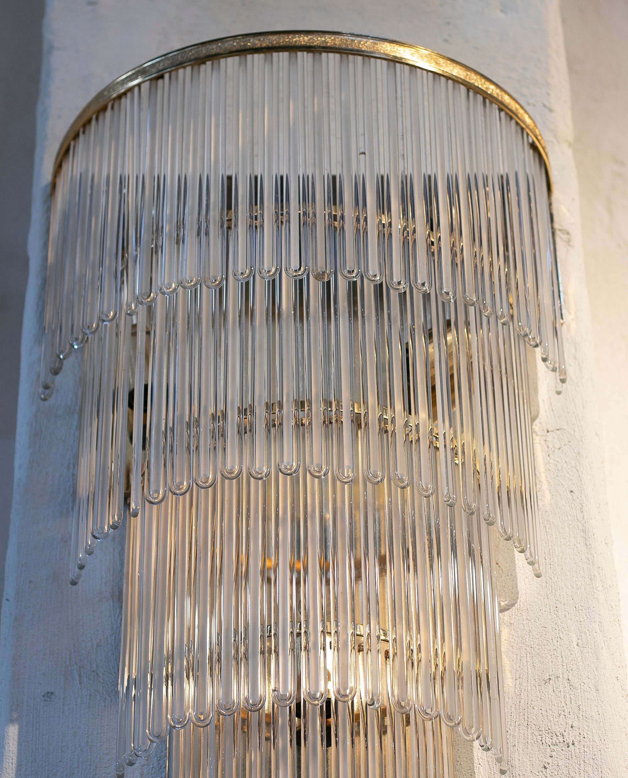Aplique de Pared Italiana con Estructura de Bronce y Pantallas de Cristal, de los Años 70