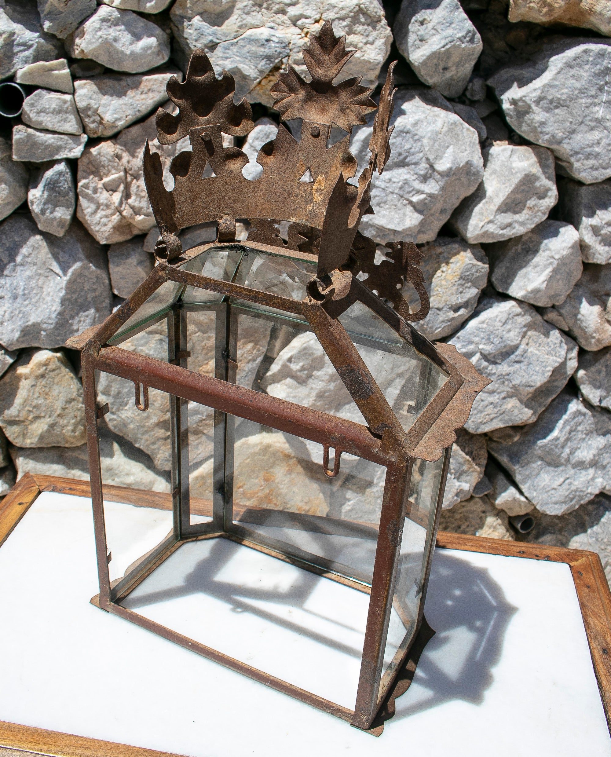 Farol de Hierro con Paneles de Vidrio de los Años 50