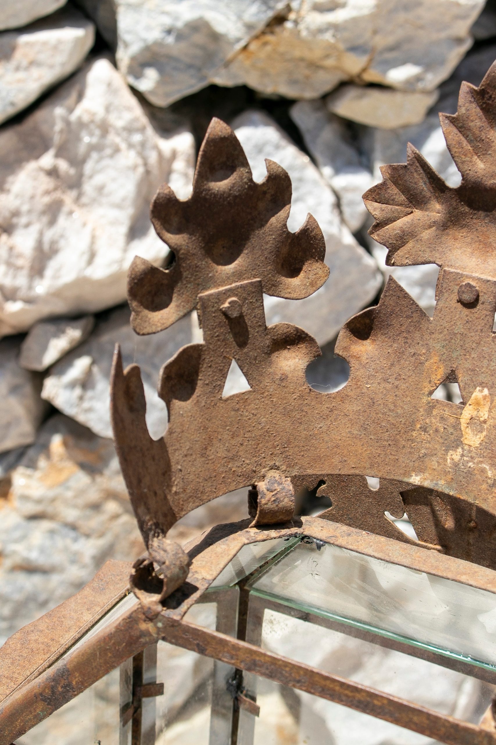 Farol de Hierro con Paneles de Vidrio de los Años 50