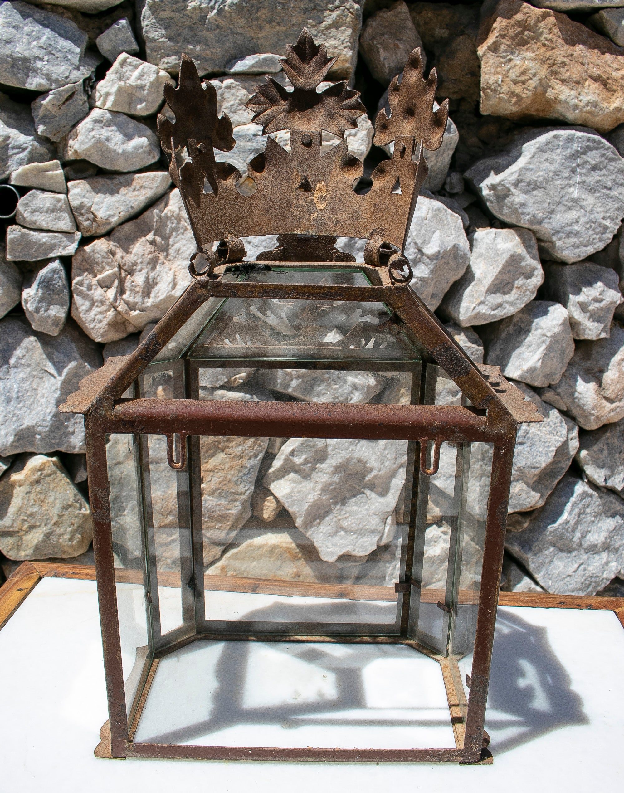 Farol de Hierro con Paneles de Vidrio de los Años 50