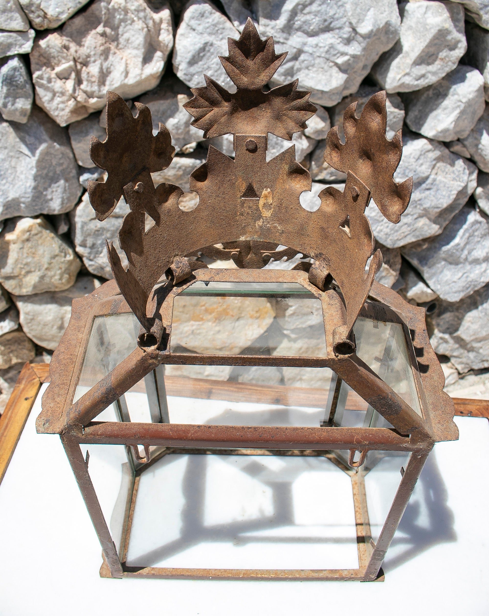 Farol de Hierro con Paneles de Vidrio de los Años 50