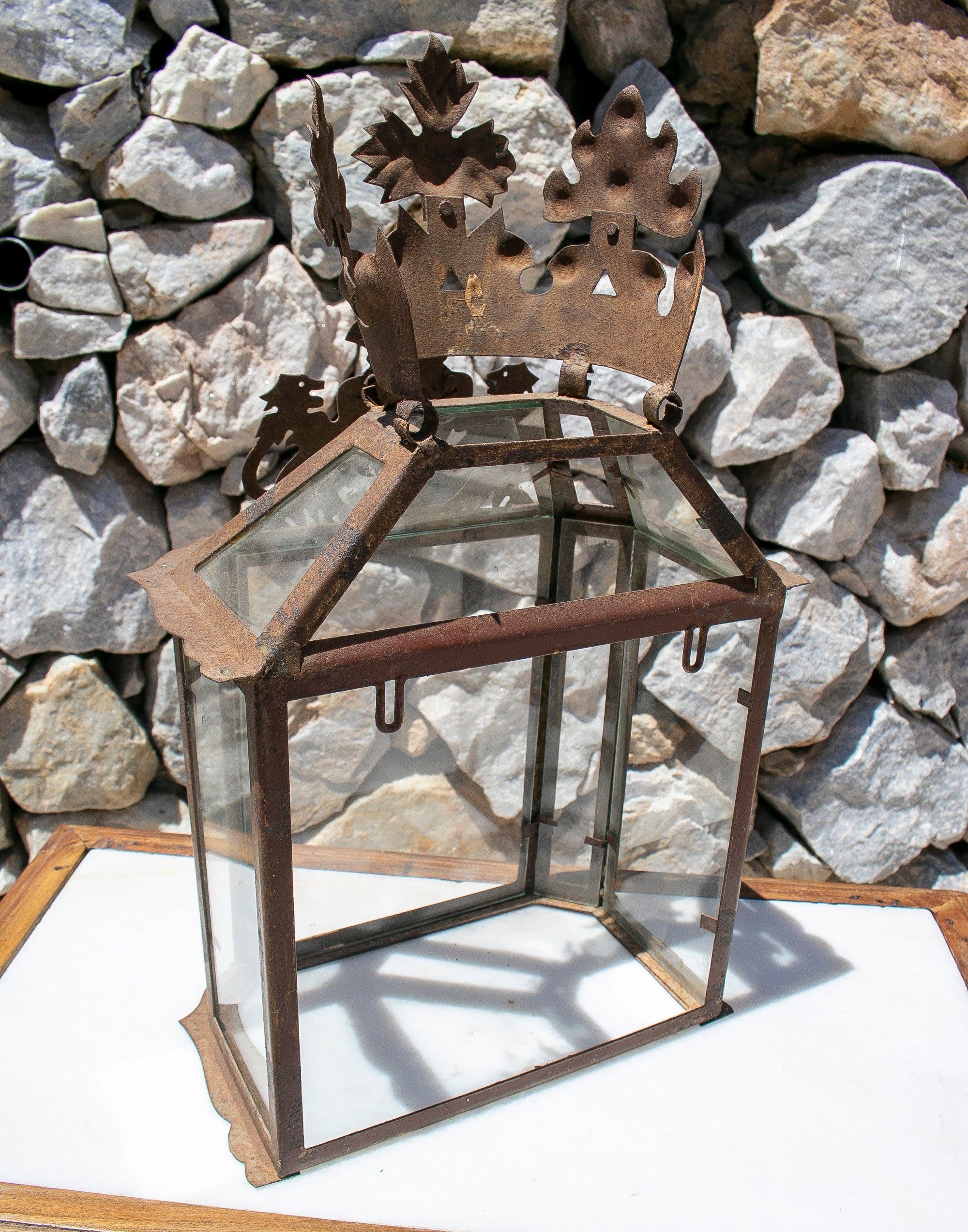 Farol de Hierro con Paneles de Vidrio de los Años 50