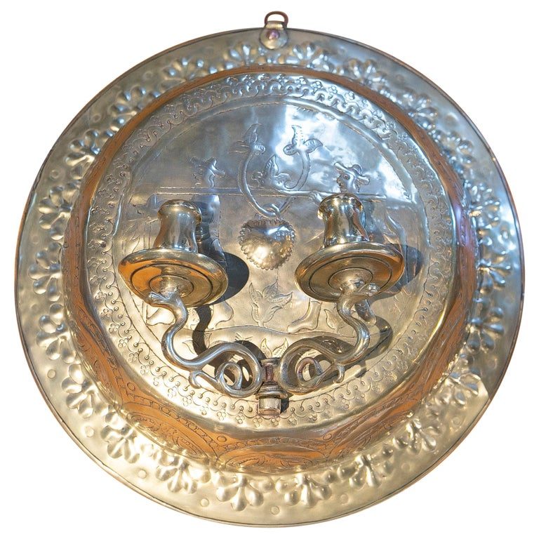 Aplique de bronce repujado