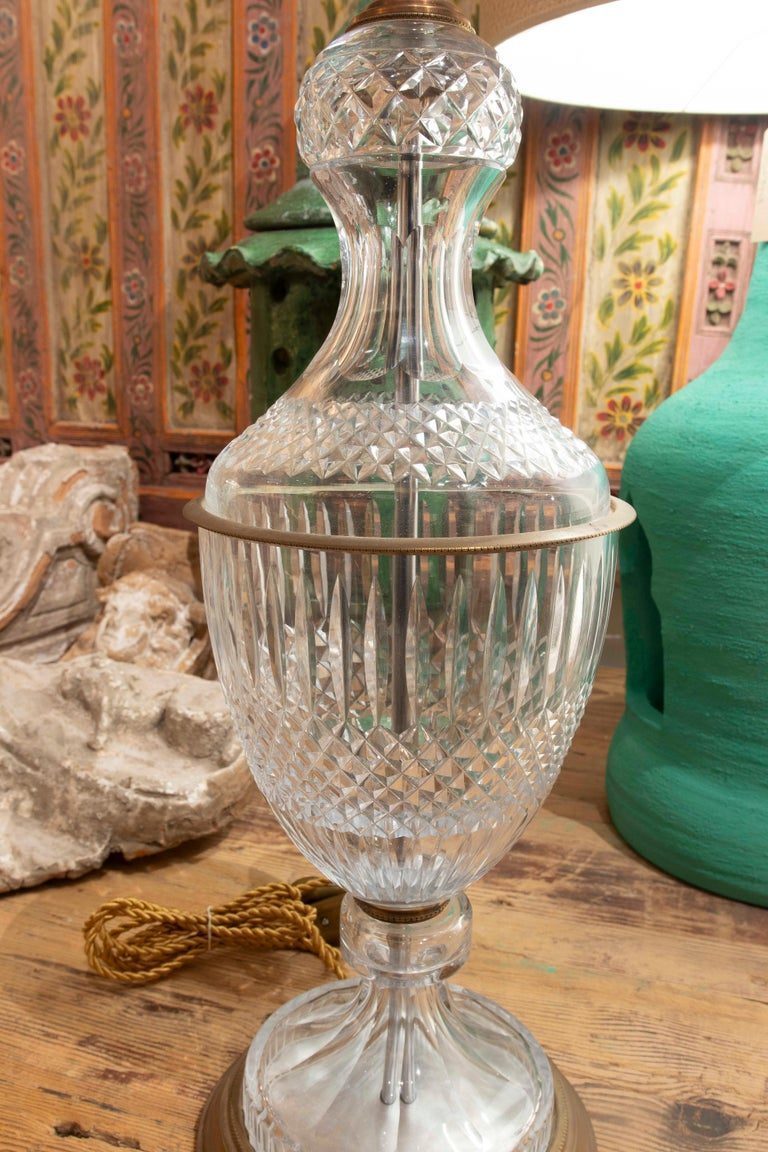 Lámpara de sobremesa de cristal tallado y bronce