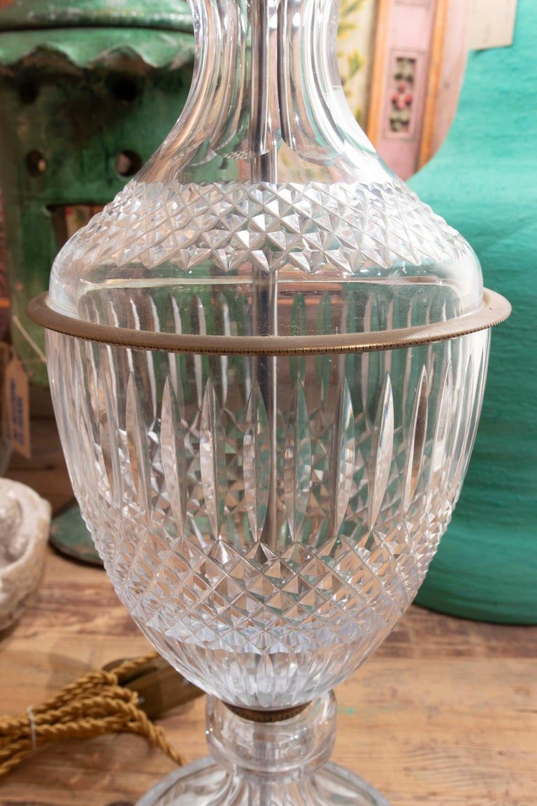 Lámpara de sobremesa de cristal tallado y bronce