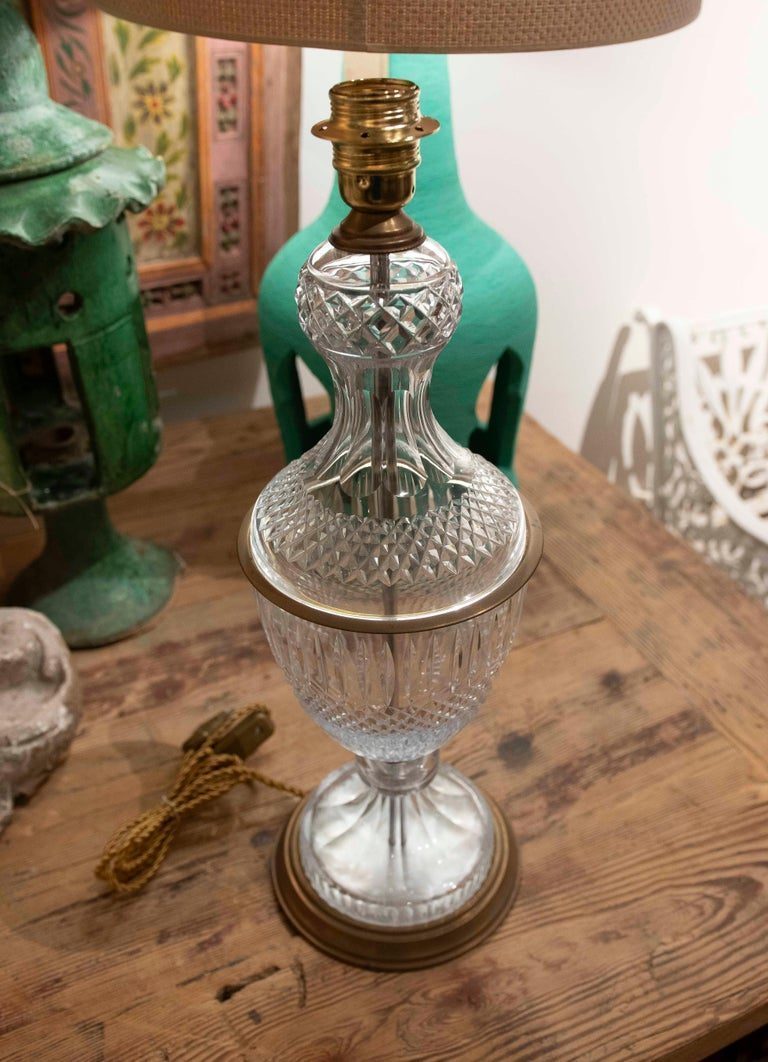 Lámpara de sobremesa de cristal tallado y bronce